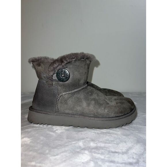 UGG Mini Bailey Button Gray Short ankle Boots 9 - Picture 1 of 9